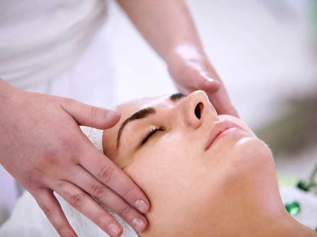 با ماساژ لنفاوی غدد لنف را تخلیه کنید