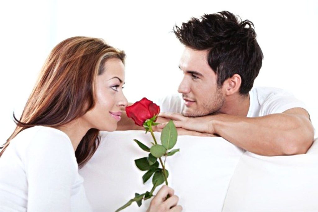 نشانه های عشق پنهانی مردان