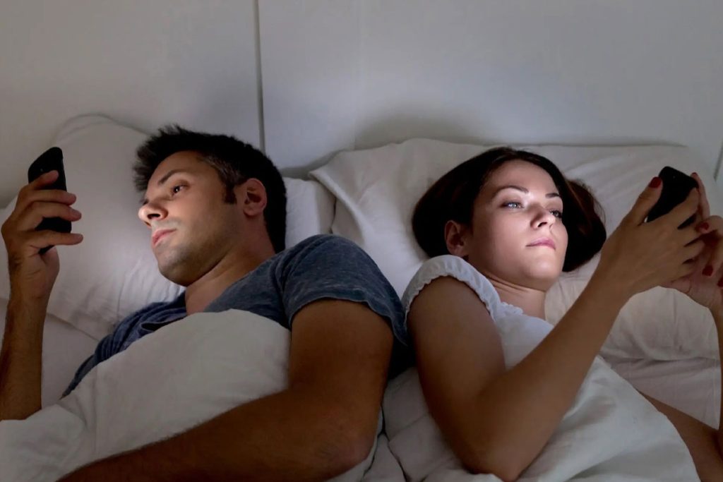 8 مورد از مضرات اینستاگرام در زندگی زناشویی