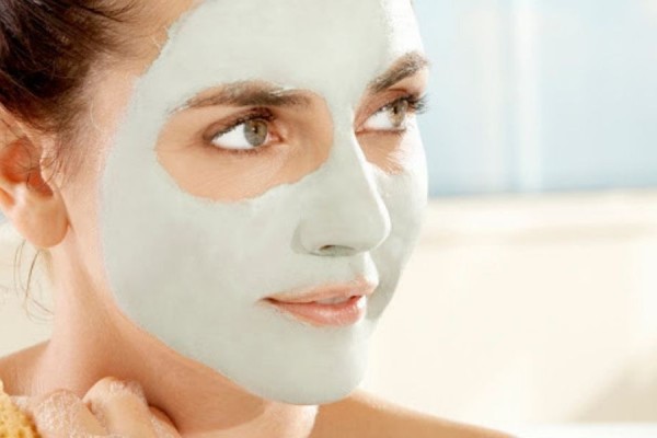 استفاده از ماسک برای درمان خانگی لک صورت