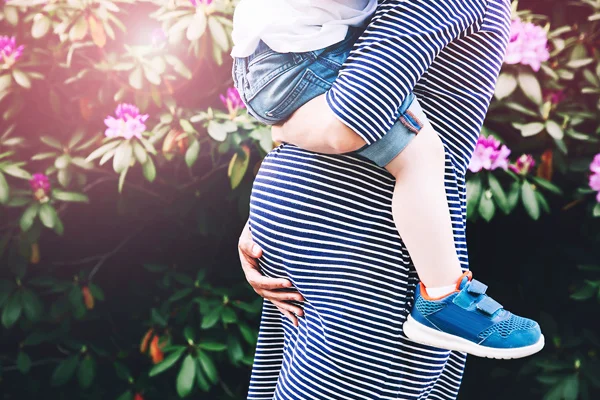 آموزش تست بارداری با ماساژ دور ناف