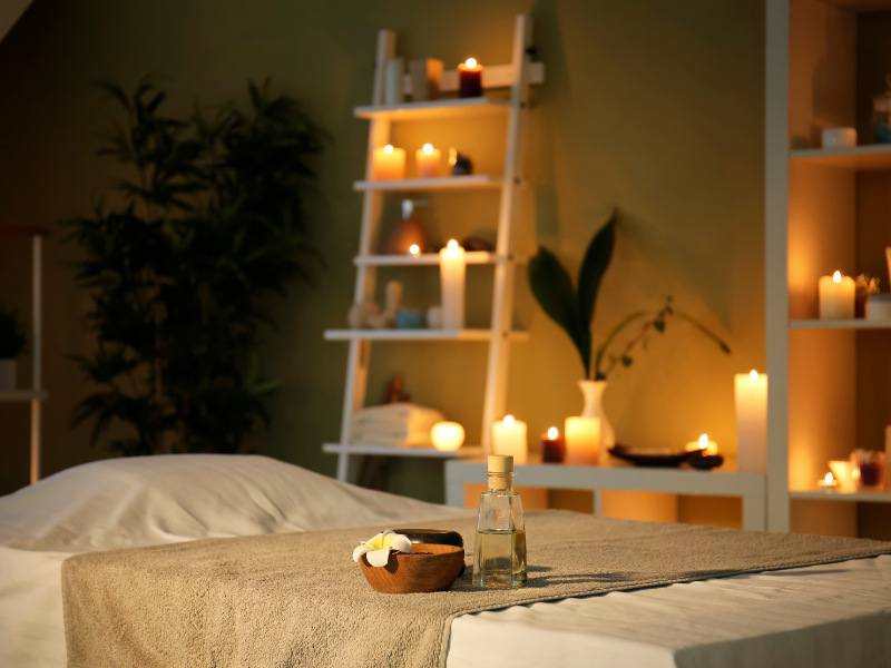 ماساژ آروماتراپی چیست و چگونه کار میکند؟