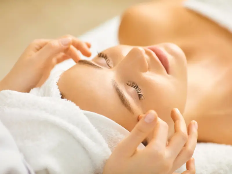 ماساژ صورت برای کلاژن سازی | با چین و چروک خداحافظی کن