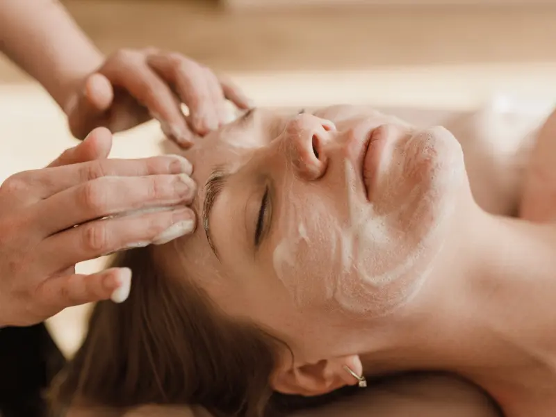 خواص ماساژ صورت برای کلاژن سازی